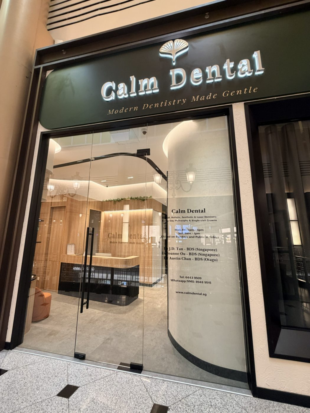 Calm Dental 位于 Millenia Walk 二楼的店面入口