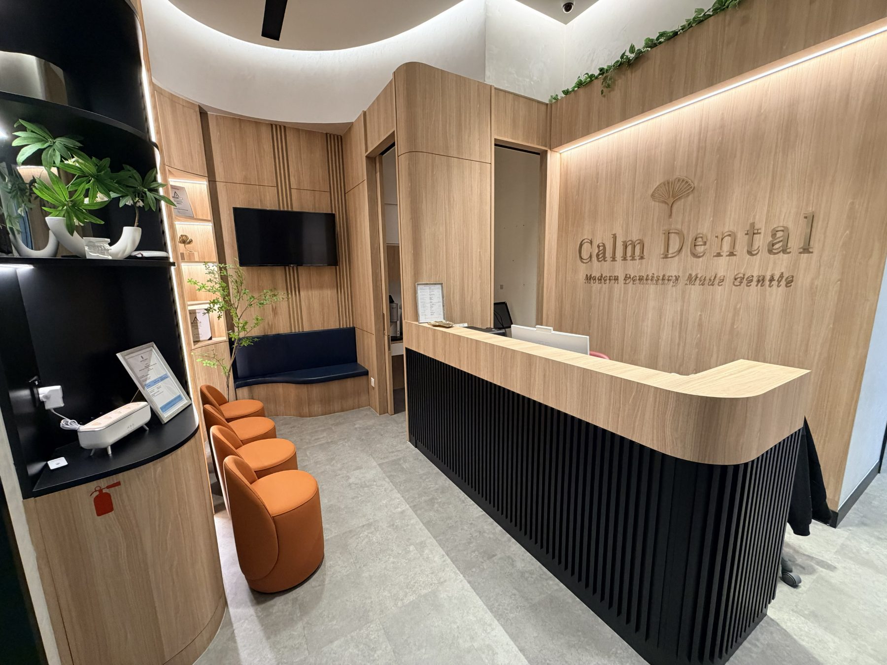 Calm Dental Millenia Walk 诊所的接待区